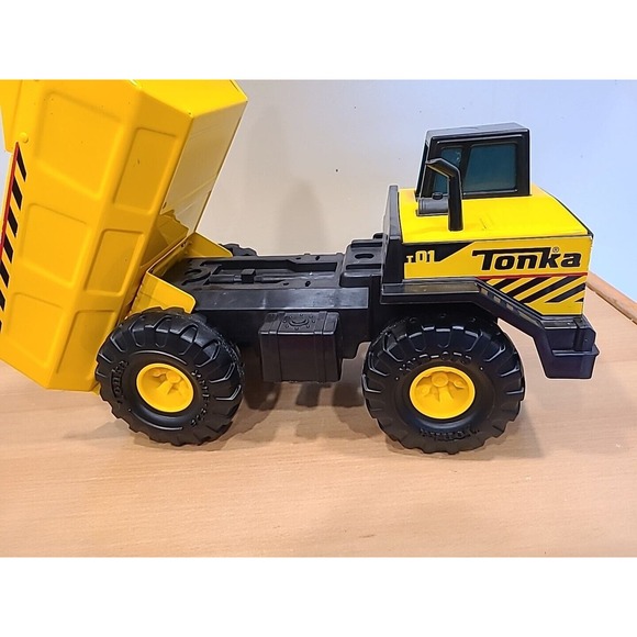 2012 Tonka Dump Truck Big Yellow T01 #93918 XMB-975 - Picture 8 of 13